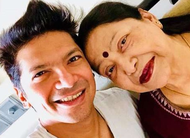 Singer Shaan with his mother image