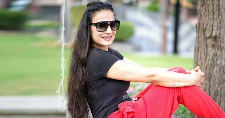 ameesha patel 6aa58831a9cdb