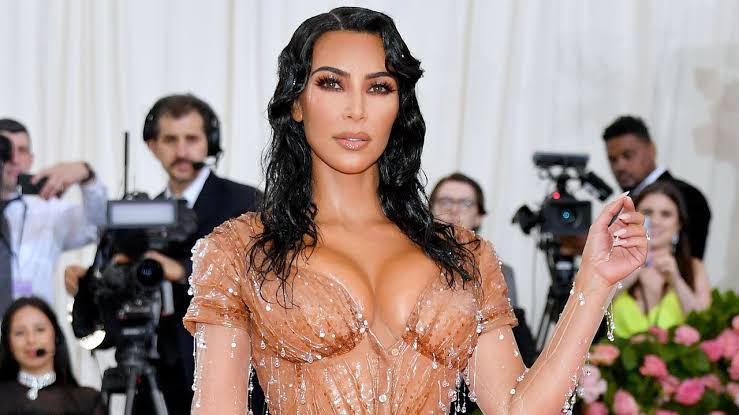 5 Romantic Moments From Kim Kardashian And Lewis Hamilton’s Paris Getaway