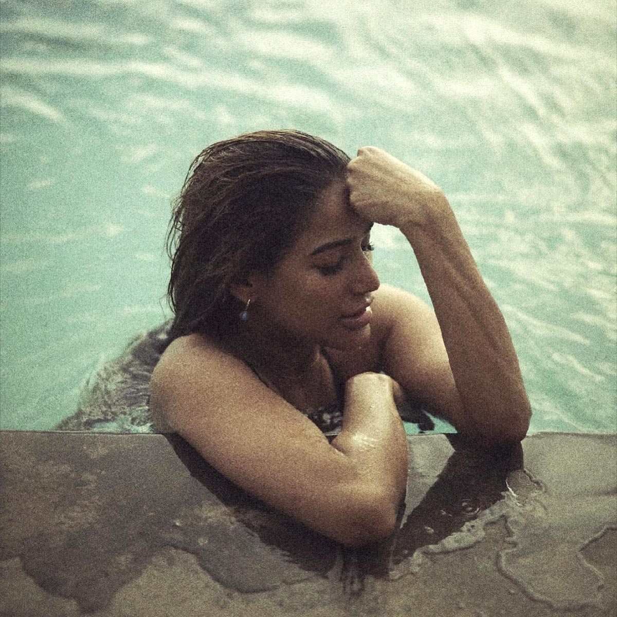 Poonam Pandey Bold Pool Look Goes Viral, Fans React to Her Monokini Photos Poonam Pandey Bold Pool Look Goes Viral, Fans React to Her Monokini Photos