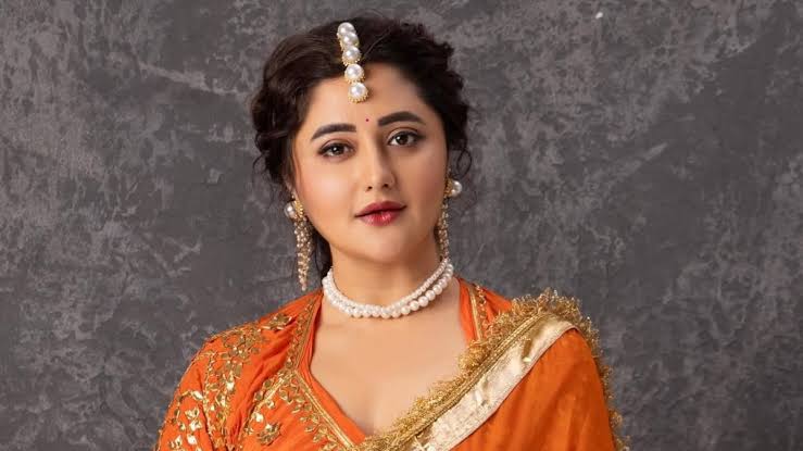 Rashami Desai Sayoneee