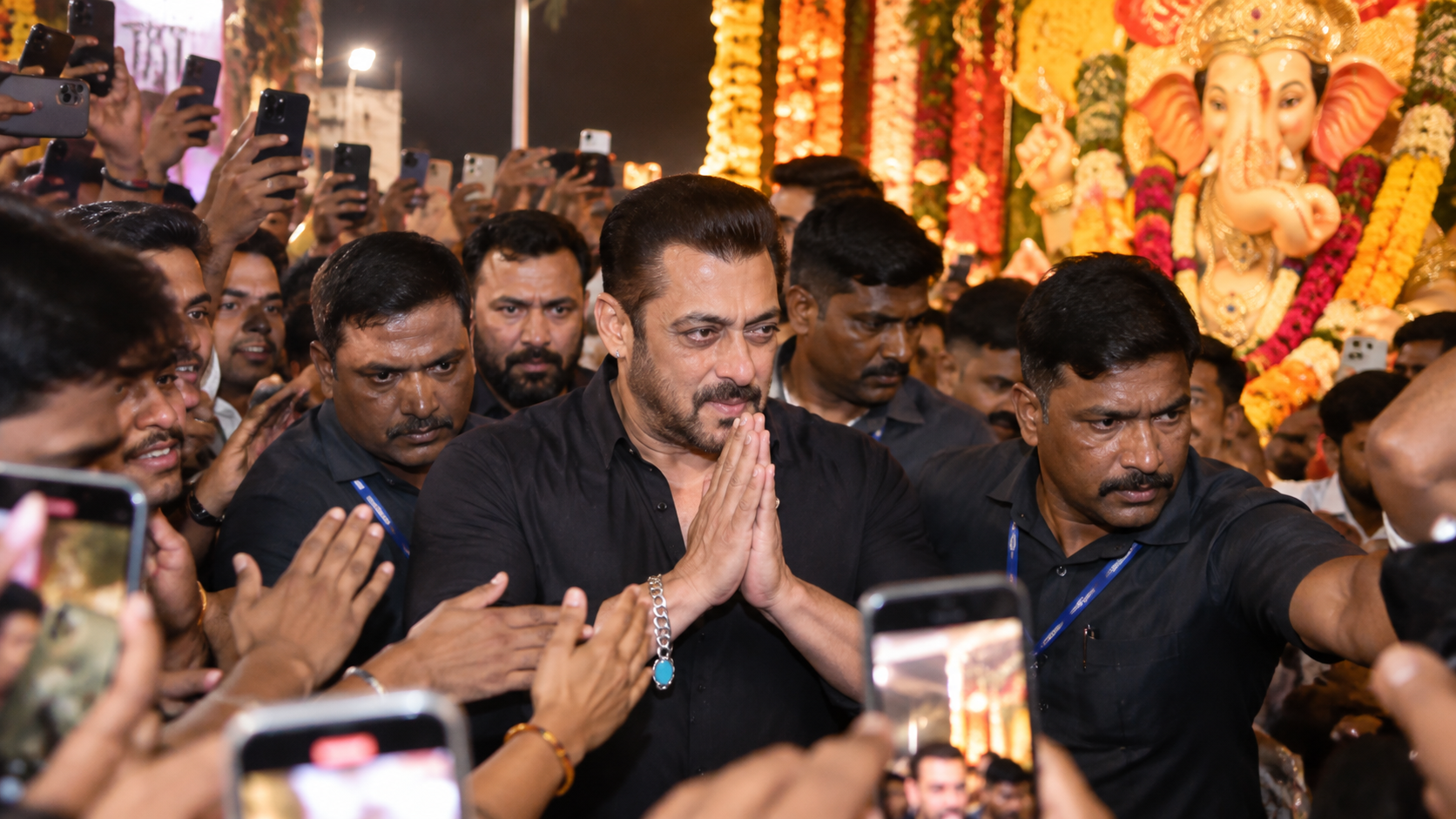 Salman Khan Surrounded by Massive Crowd at Ganesh Chaturthi Event, Folds Hands to Clear the Way
