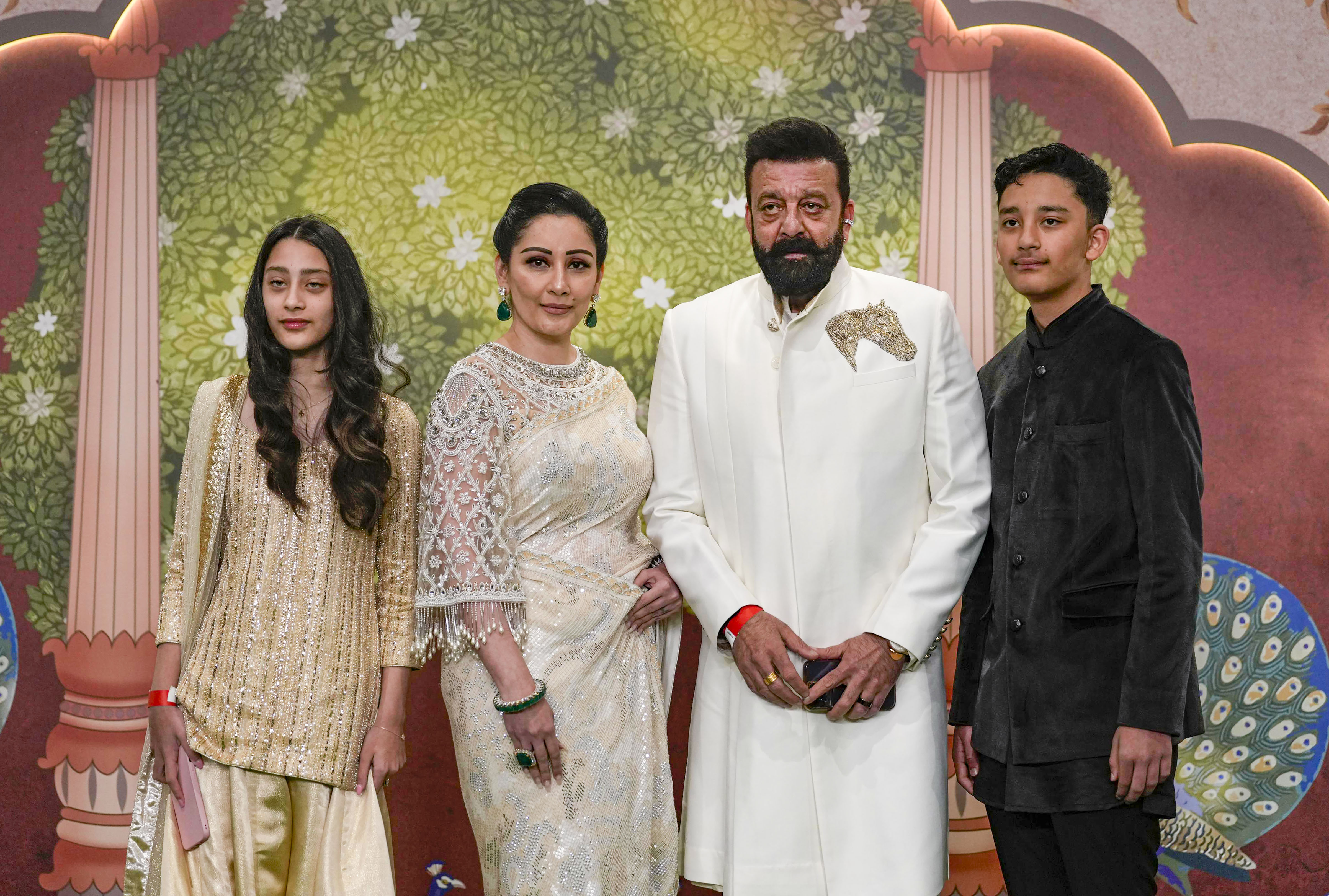 sanjay dutt lalbaugcha raja 6ab33b87419e3