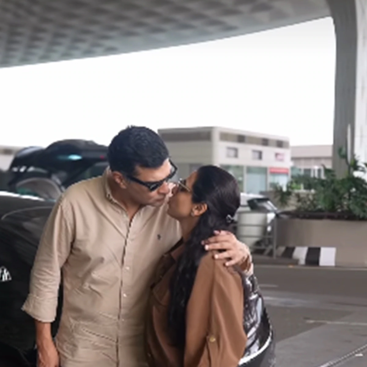 vidyabalanliplockwithhusband8 6ab9e7b53f774