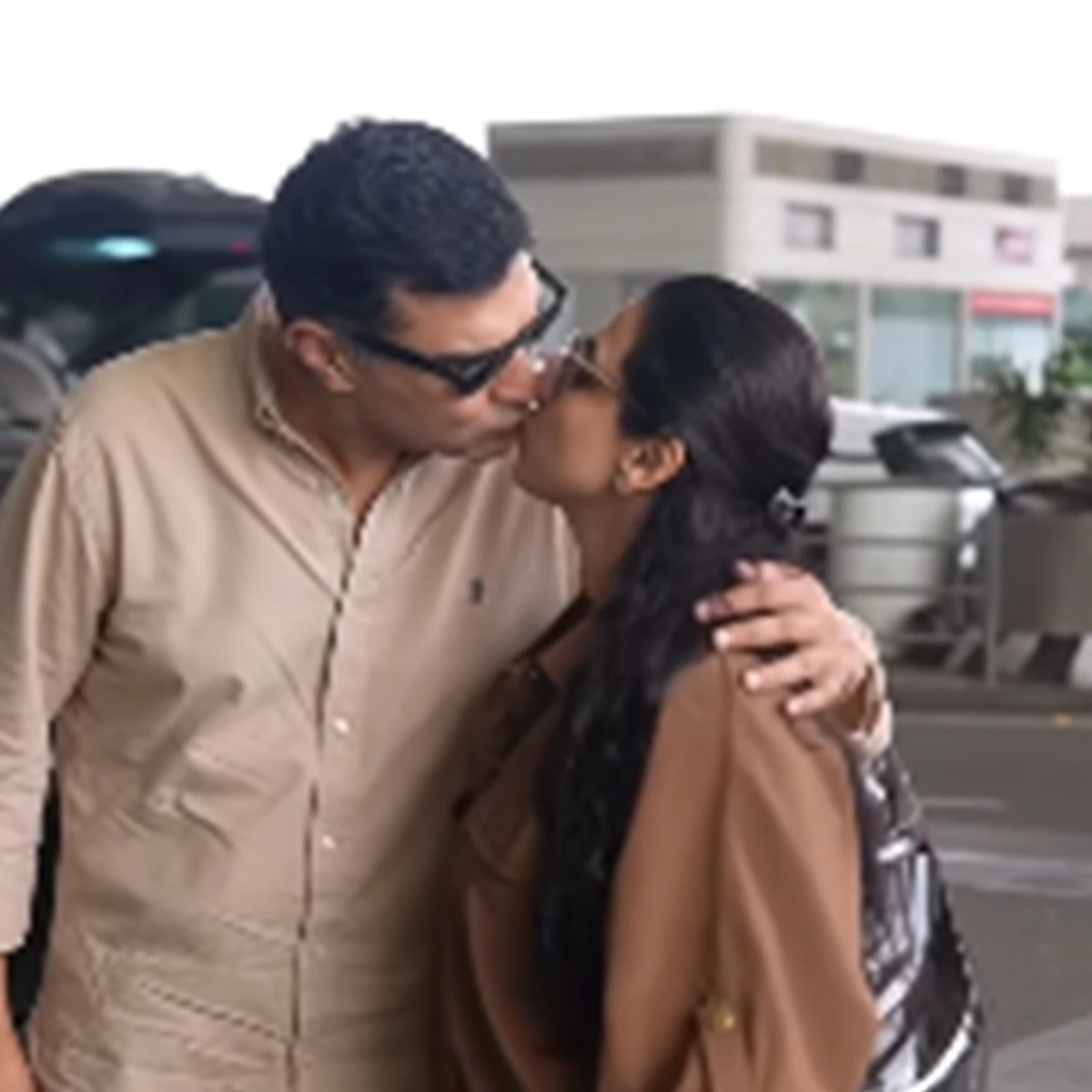 vidyabalanliplockwithhusband9 6ab9e7b53677d