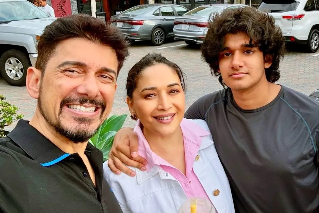 madhuri dixit 6ad4f6a244421