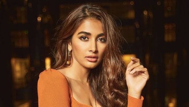Pooja Hegde’s ₹1.91 Lakh Gold Saree Is a Masterclass in Ethnic Elegance