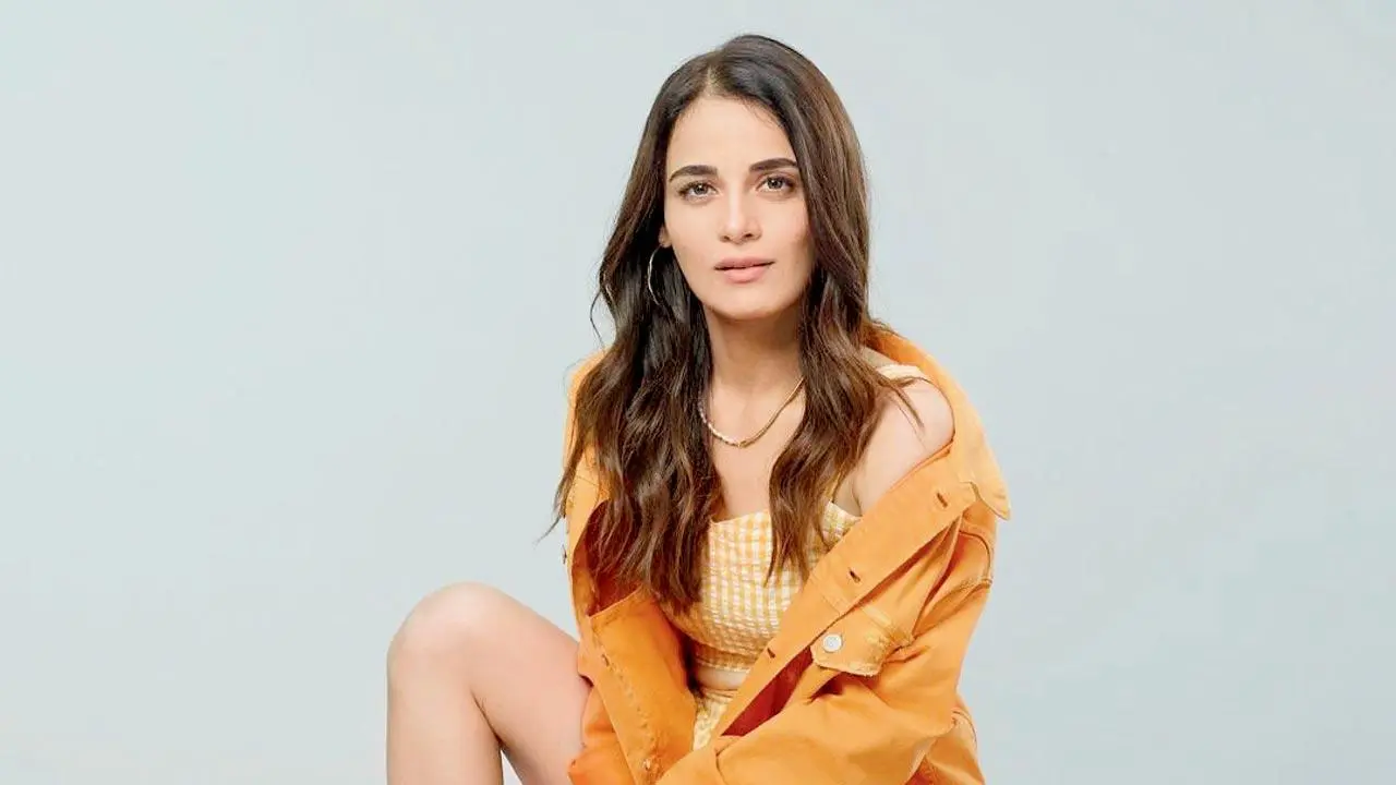 radhika madan2 6ac0dca32ce08