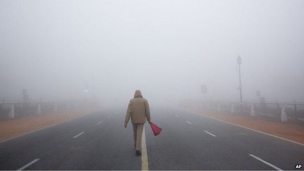 Dense Fog Engulfs Northern India, Disrupting Transport and Causing Concerns