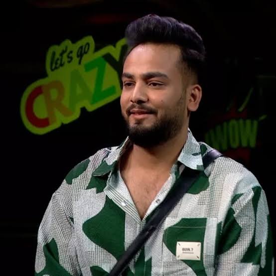 Elvish Yadav: Age, Height, Weight, Career, Education, Girlfriend, Family, Net worth, Biography and more