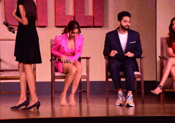 Rakul Preet was embarrassed in front of everyone wearing a mini skirt