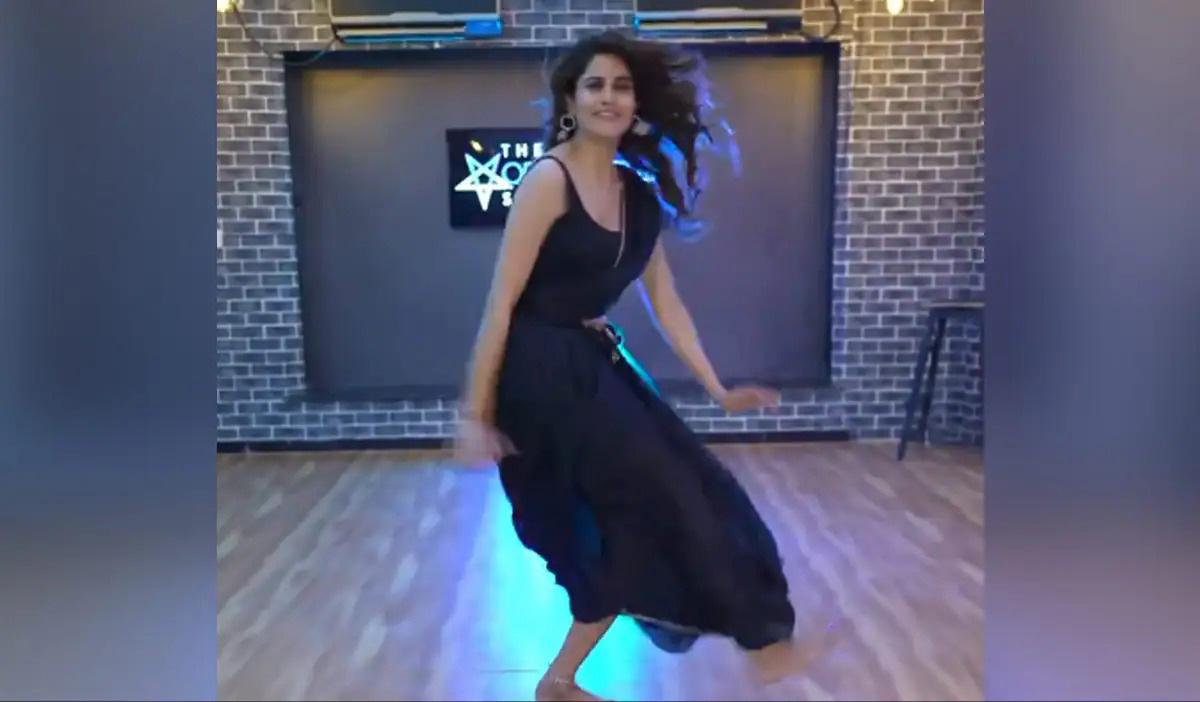 Aditi Pohankar Mesmerizing Dance Goes Viral: Fans Can't Stop Raving!