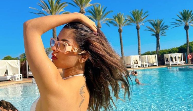 Avneet Kaur Paris trip