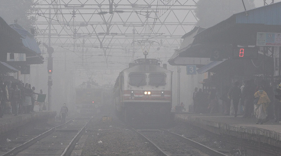 Dense Fog Engulfs Northern India, Disrupting Transport and Causing Concerns