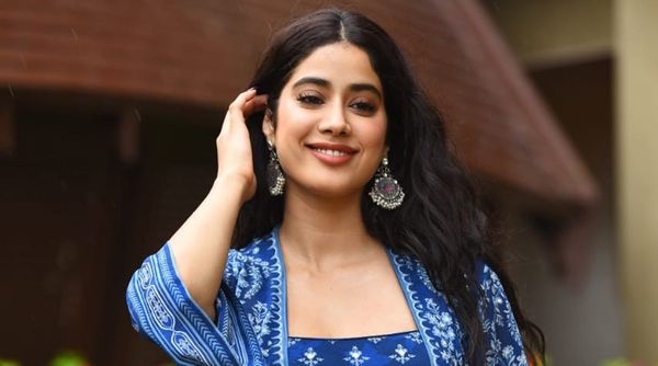 Bollywood News: Janhvi Kapoor Playful Interaction with Paparazzi Caught on Camera