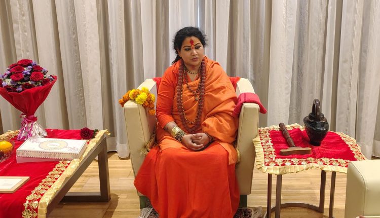 Mahamandaleshwar Sanjananand Giri Advises Bollywood Celebrities to Uphold Decorum