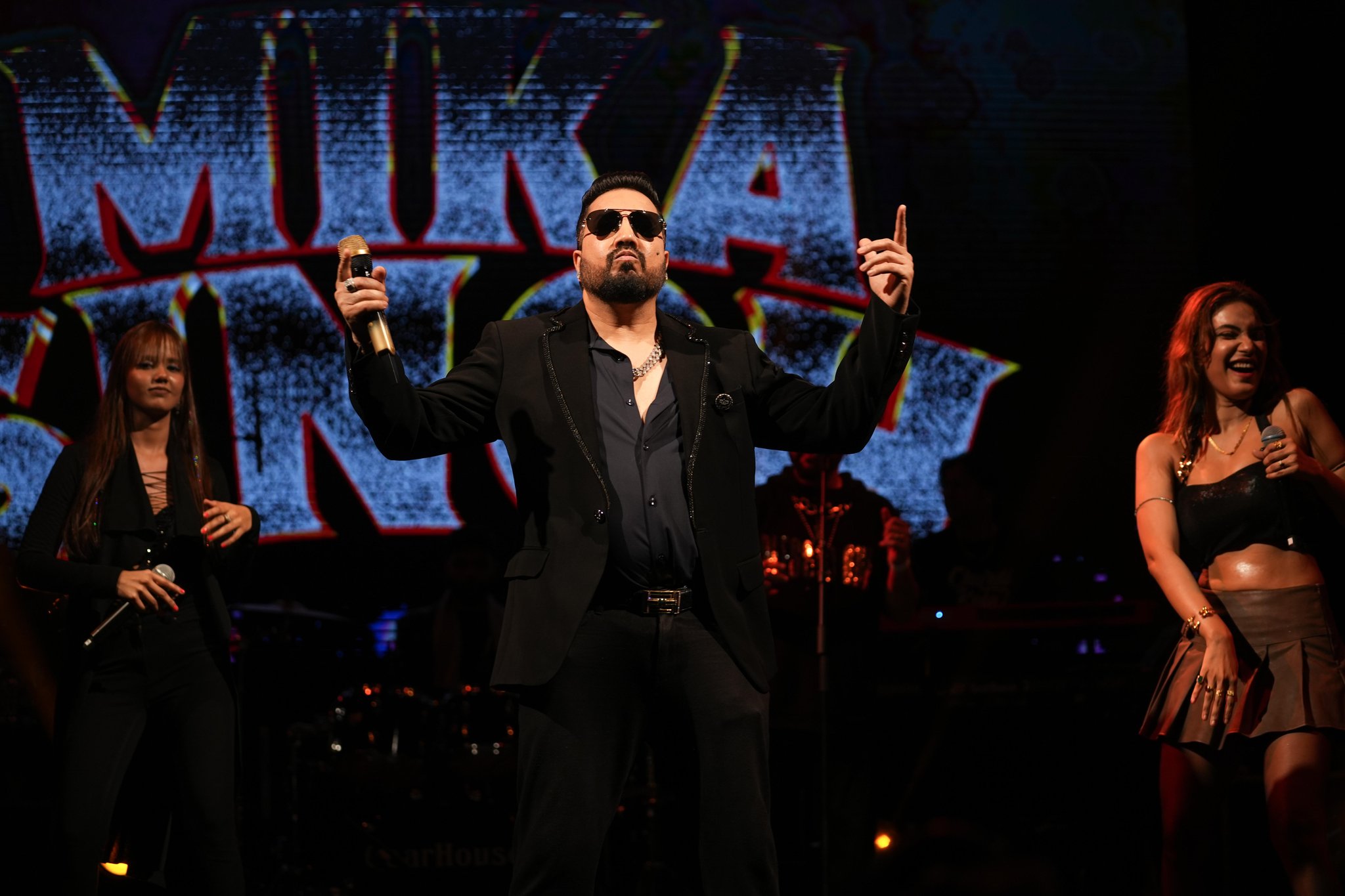 Mika Singh Backs Salman Khan Amid Threats from Lawrence Bishnoi Gang