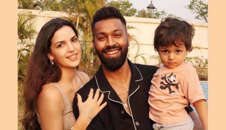 Natasa Stankovic Heartwarming Return to Mumbai with Son Agastya: Sister-in-law Pankhuri's Adorable Video Goes Viral