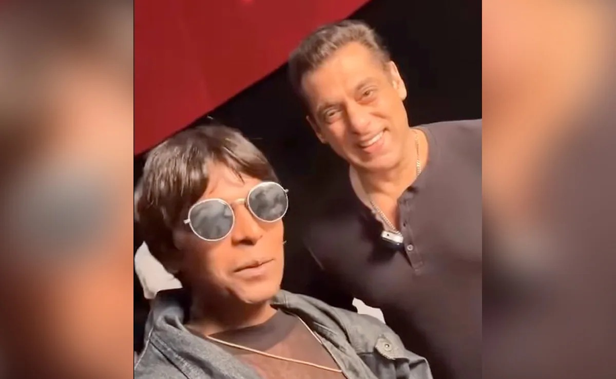 Salman Khan Shares a Fun Moment with Shah Rukh Khan's Duplicate