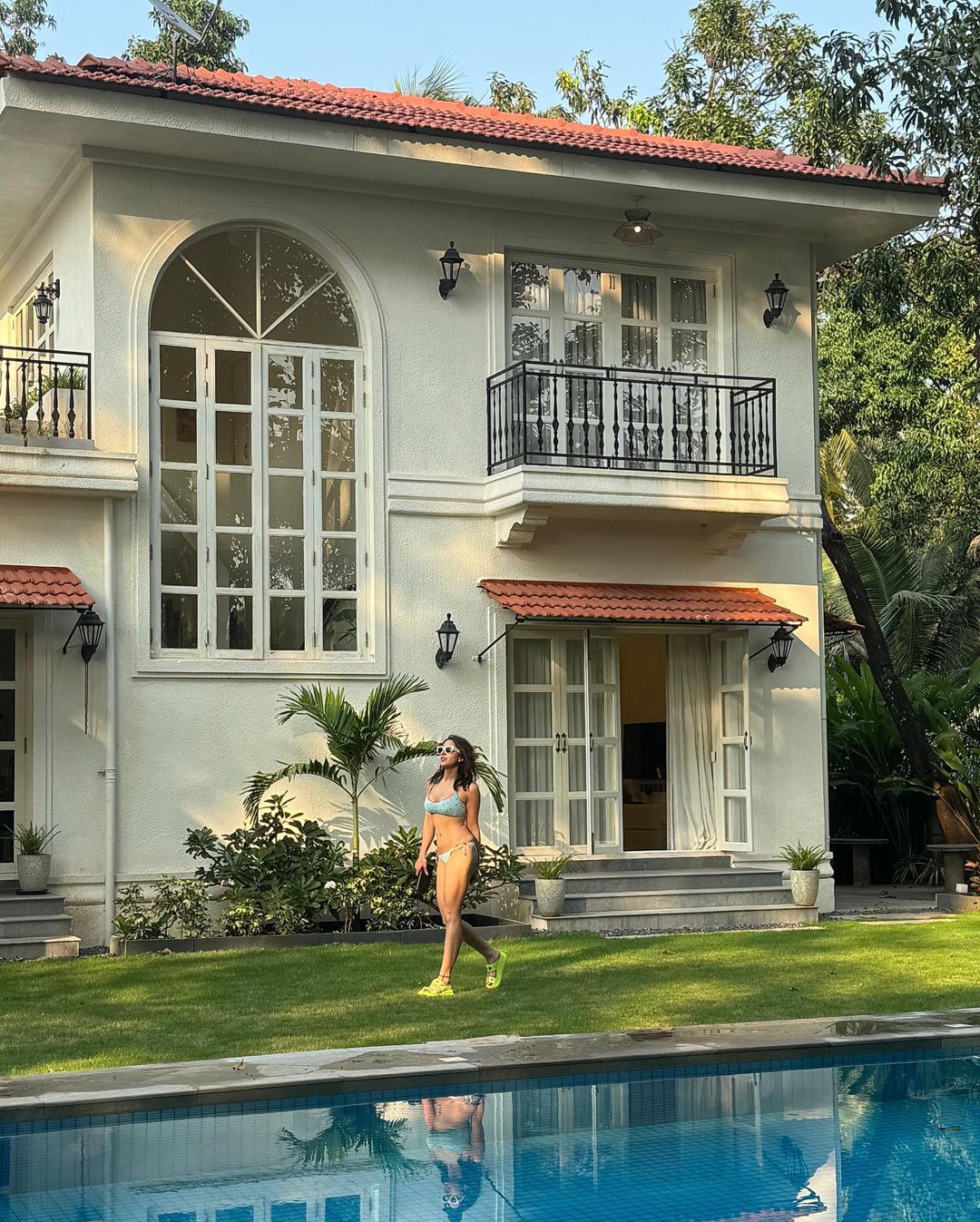 Sara Ali Khan Sets Social Media Abuzz with Stunning Bikini Photos on Vacation