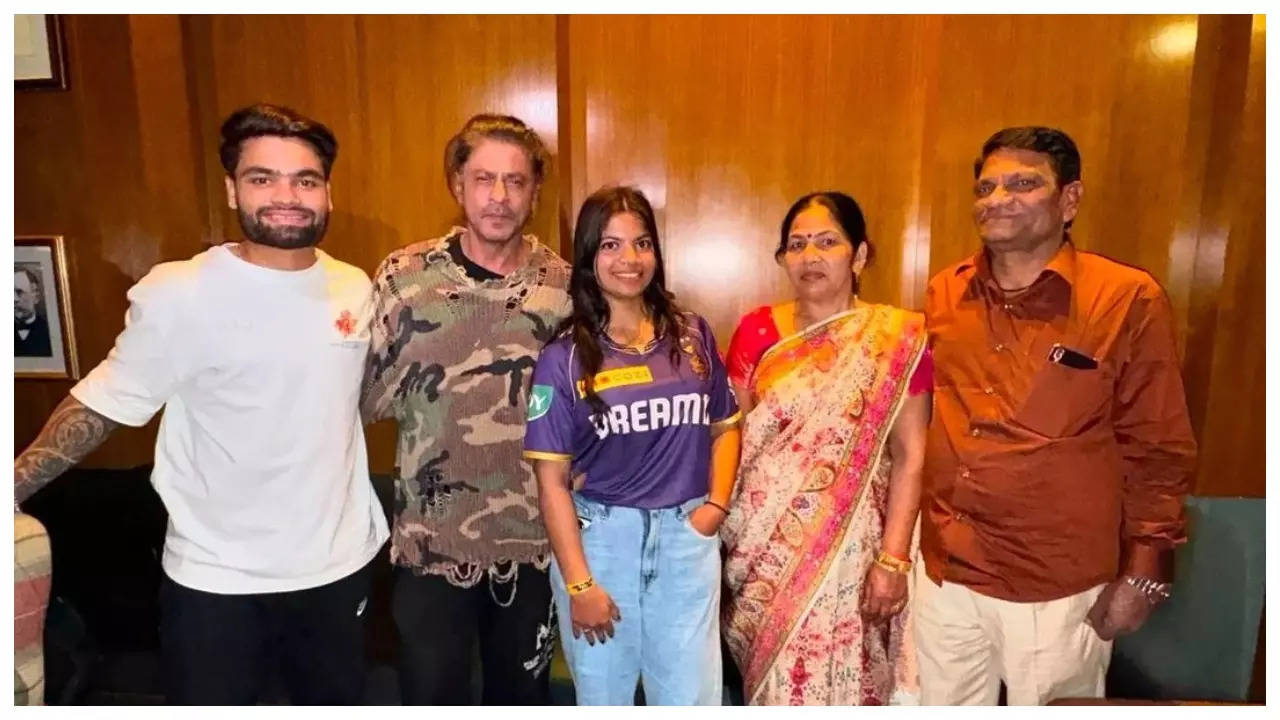 Shah Rukh Khan Meets Cricketer Rinku Singh and Family, Viral Photos Spark Fan Excitement